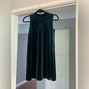 Velvet green dress! Beautiful boutique, Nik and Nash size S 💚💚